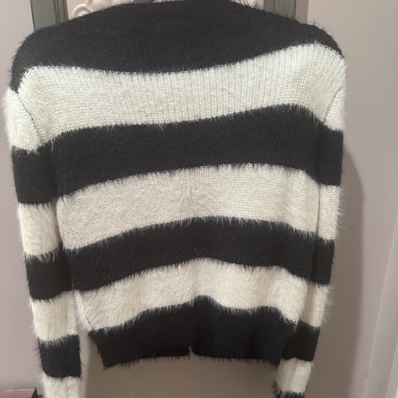 NWT Hem & Thread Navy and White Fuzzy Cardigan - Picture 4 of 5